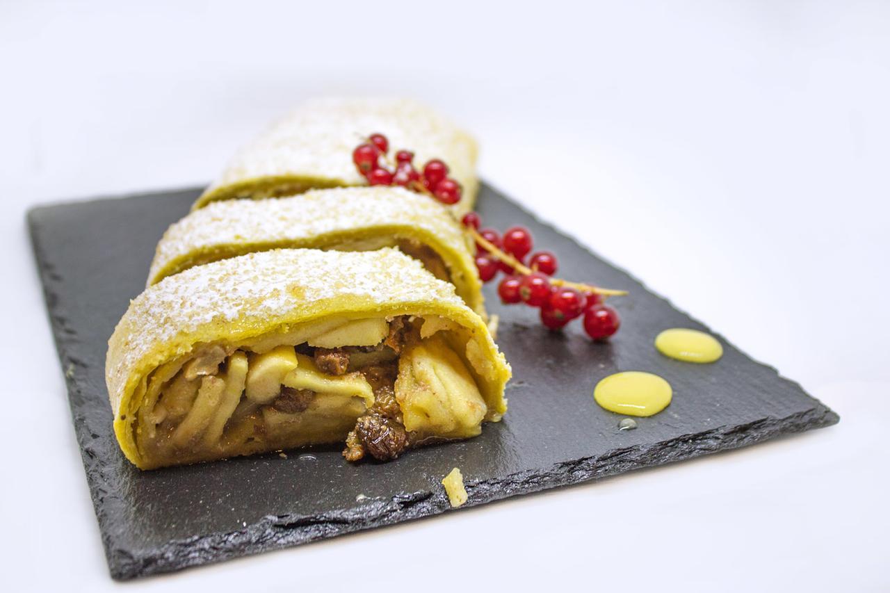 Ristorante Buasca Hotel Cuorgne Ngoại thất bức ảnh